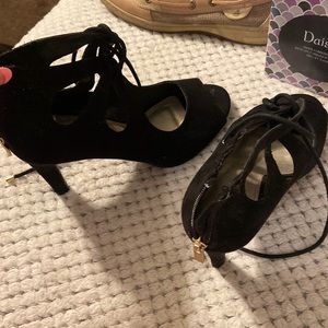 Heels with straps barely worn